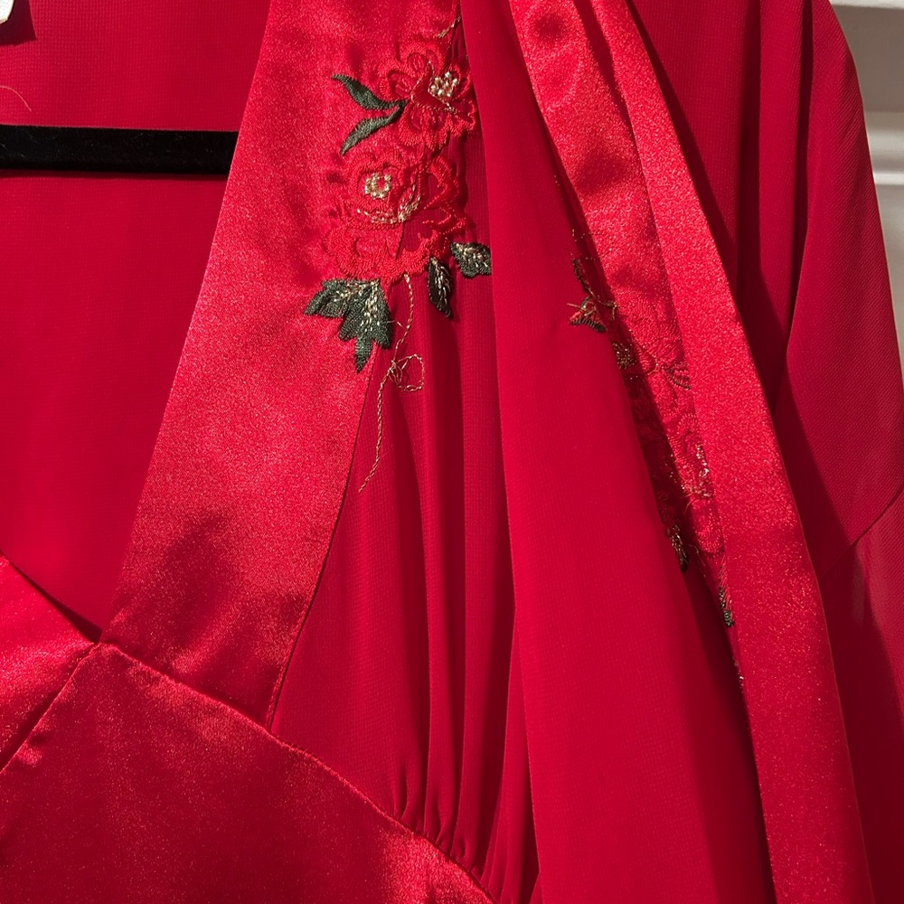 Elegant Red Women's Robe - Picture 5 of 8